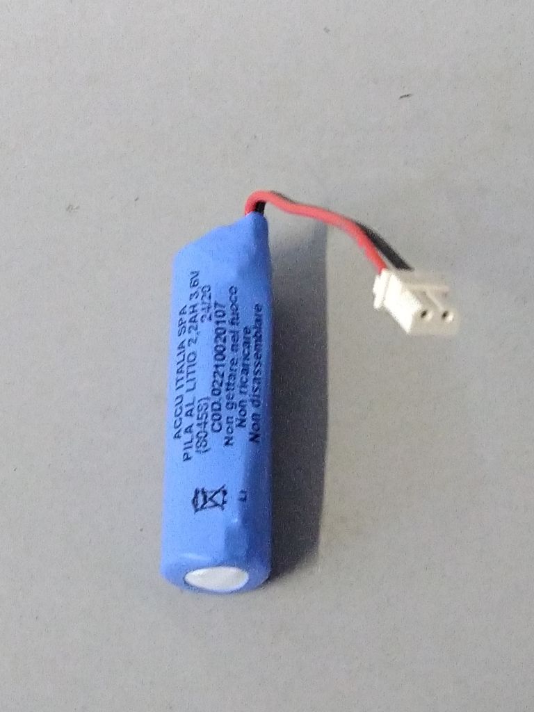 AA  3.6v litio con connettore